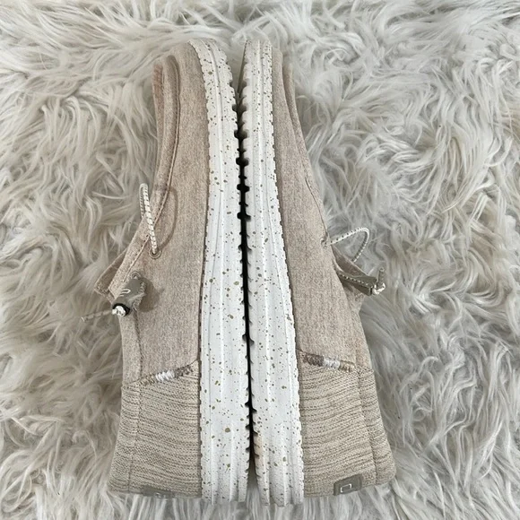 HEY DUDE WALLY FUNK WHEAT SHOES SIZE 11 - Picture 10 of 12